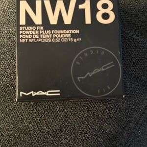 MAC NW 18 studio fix powder plus foundation